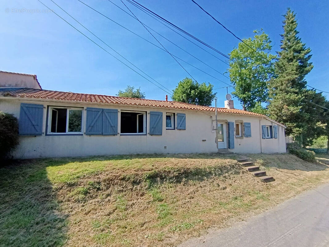 Maison à LE GIROUARD