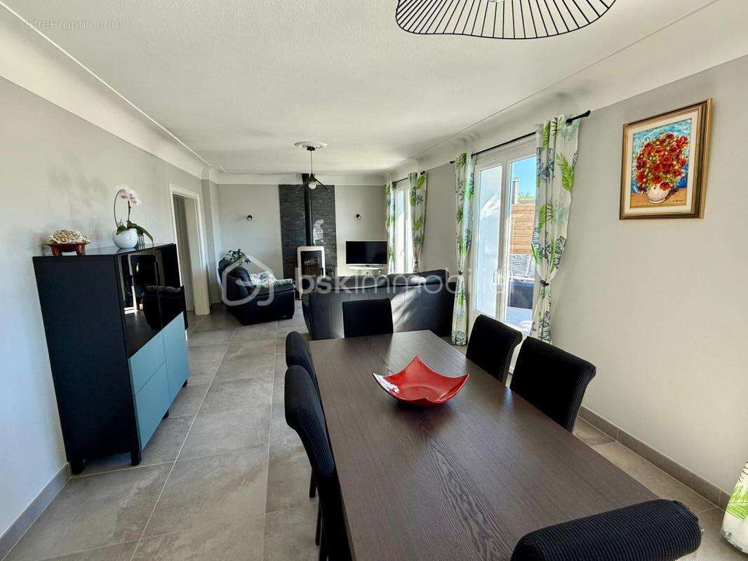 Maison familiale de 130 m² habitables avec jardin arboré de 757m² et piscine - photo 5