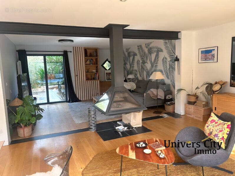 Maison à SAINTE-LUCE-SUR-LOIRE