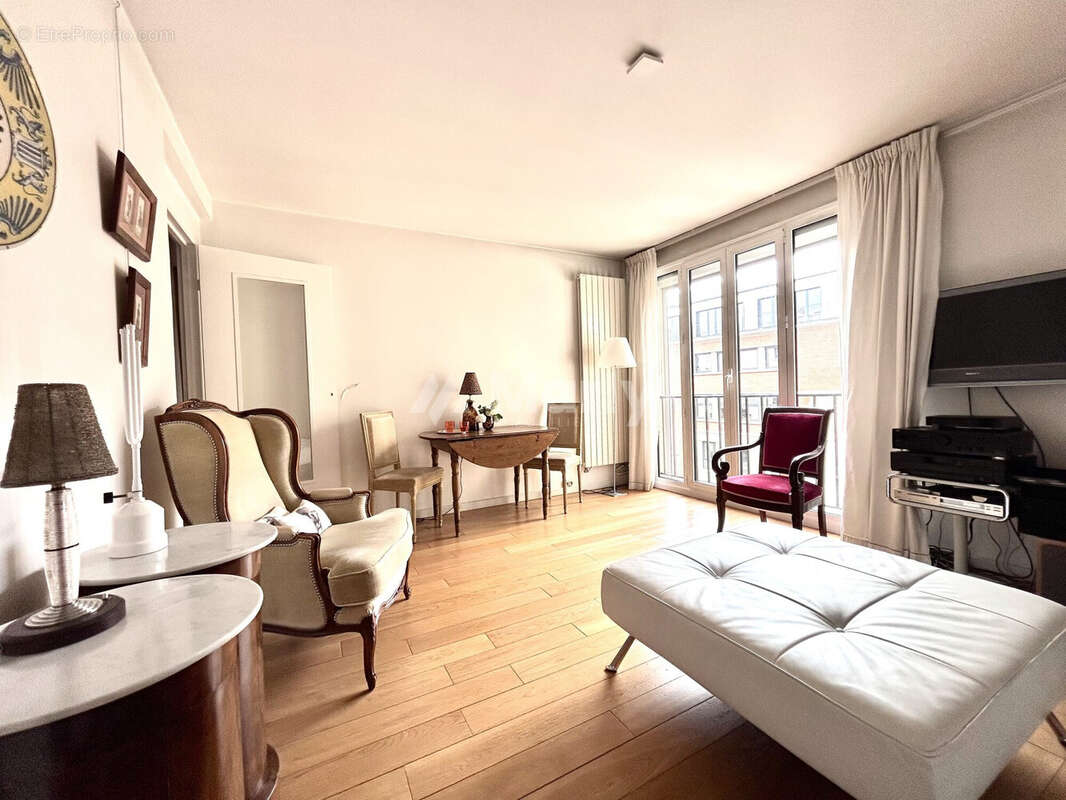 Appartement à PARIS-10E