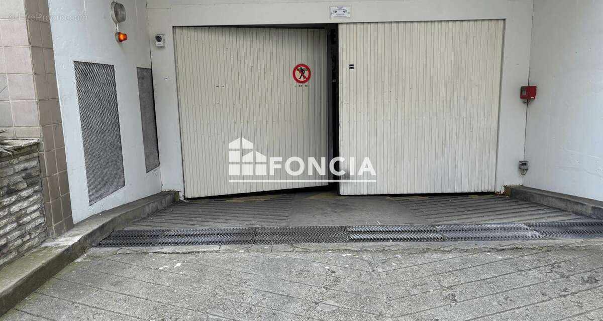 Parking à PARIS-15E