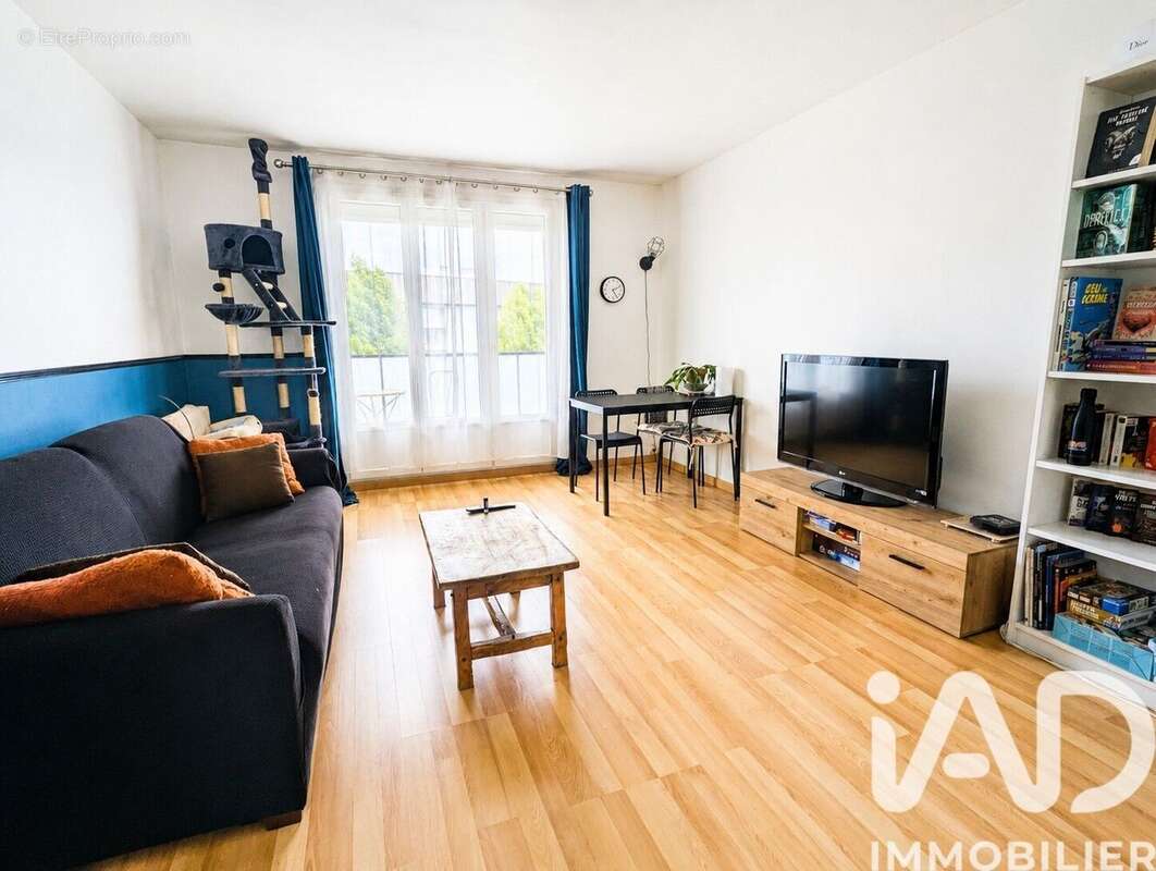 Appartement 63 m² à Saint-Jean-De-La-Ruelle  - photo 2