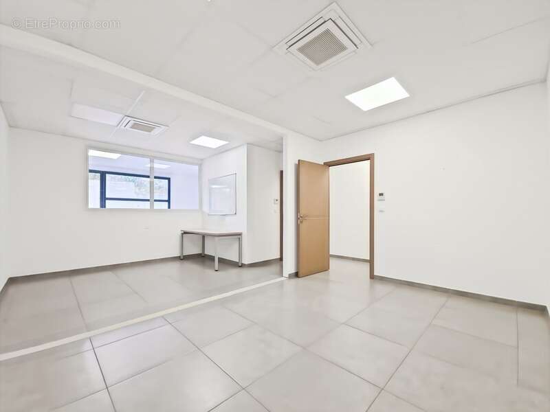 SARROLA CARCOPINO (20) locaux commerciaux- bureaux secteur Baléone - photo 5