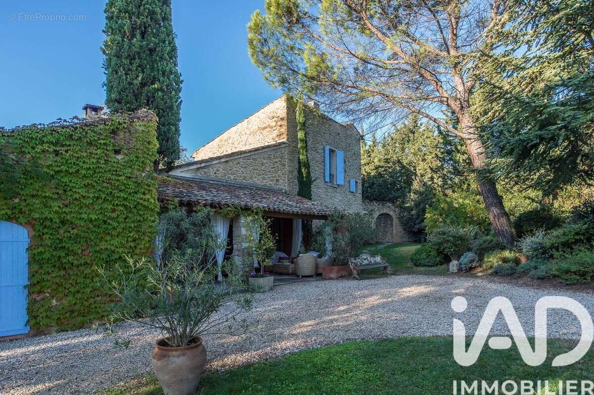Maison 402 m² à Puyvert  - photo 4