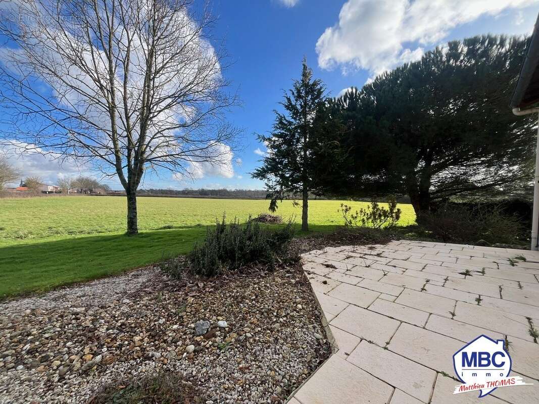 Maison à SAINT-CHRISTOPHE-DU-BOIS