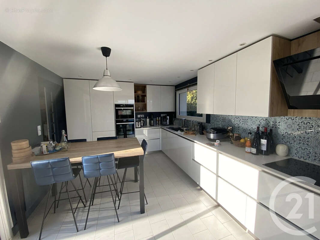 Maison 235 m² à Roiffieux  - photo 14