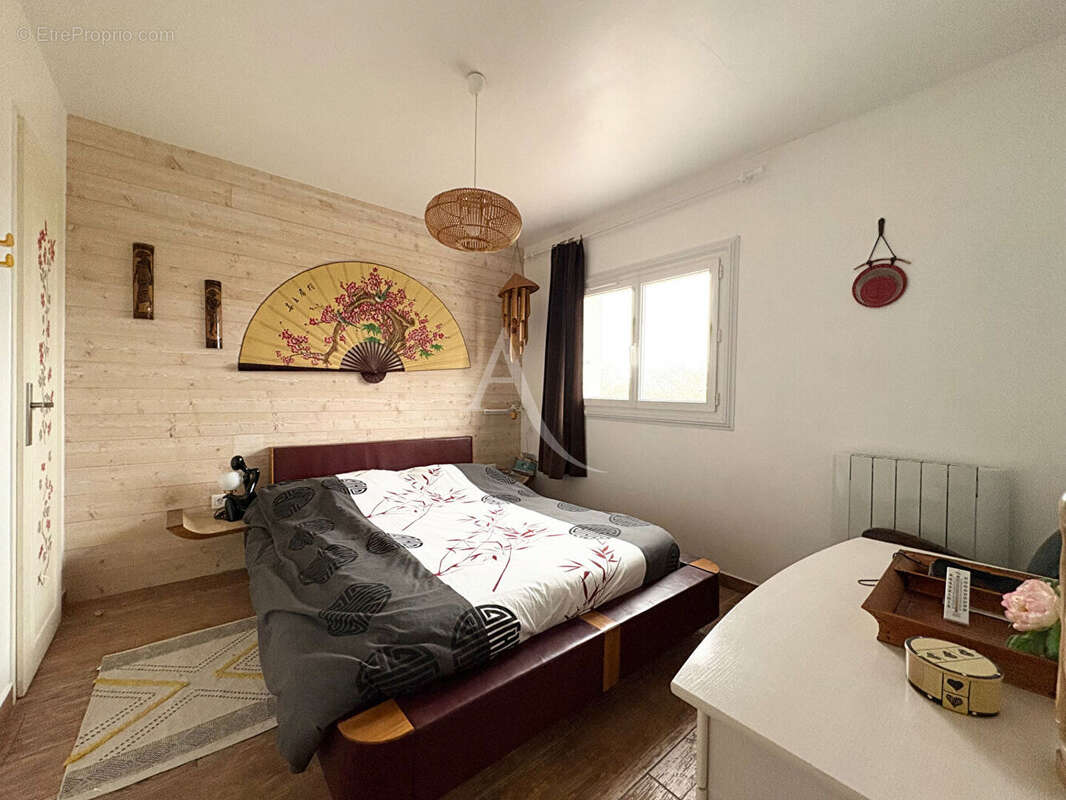 Maison 7 pièces - 5 chambres - NALLIERS - photo 4