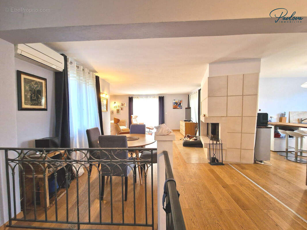 Maison à SAINT-CLEMENT-DE-RIVIERE