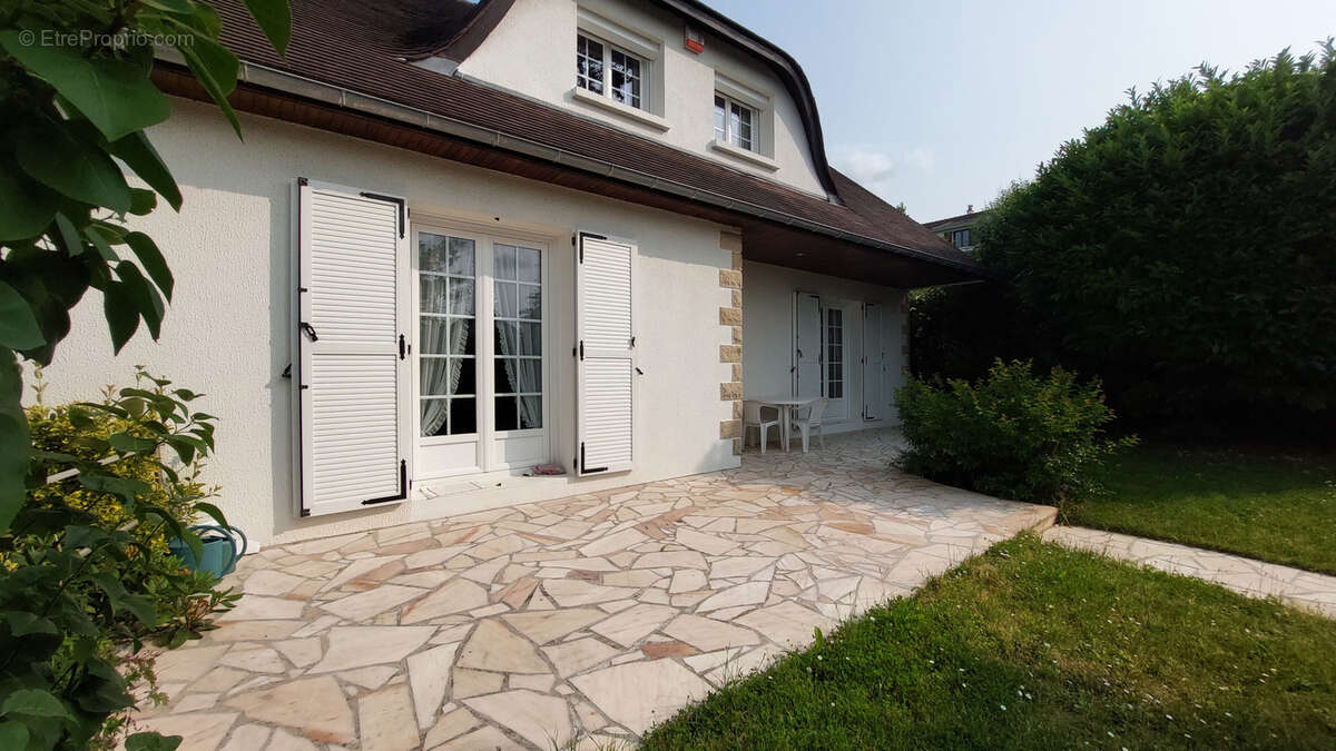 Maison à PONT-SUR-YONNE