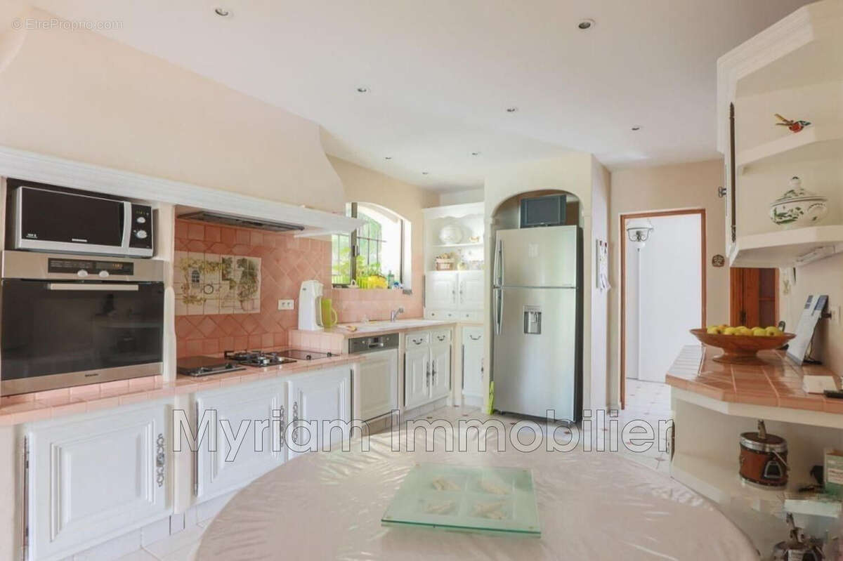 Maison à SAINT-CEZAIRE-SUR-SIAGNE