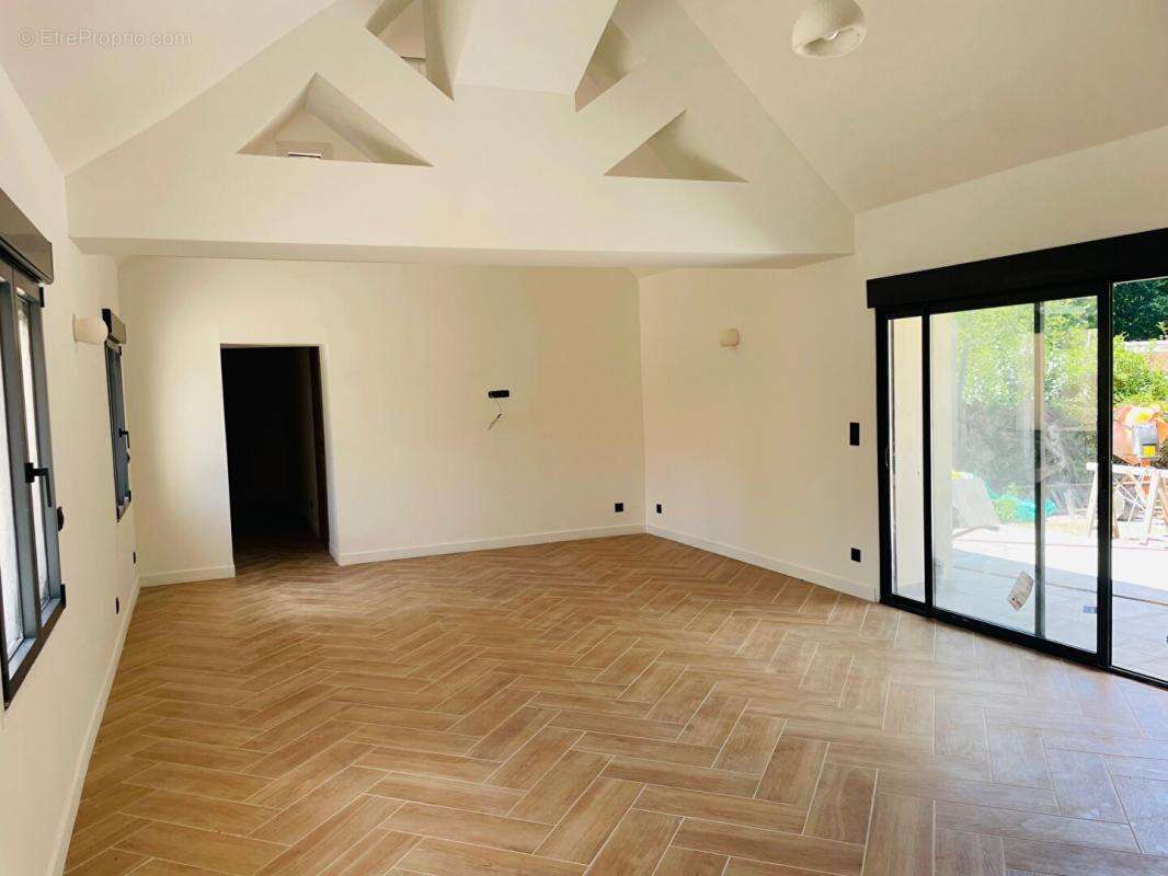 Maison à SAINTE-GEMME-MORONVAL