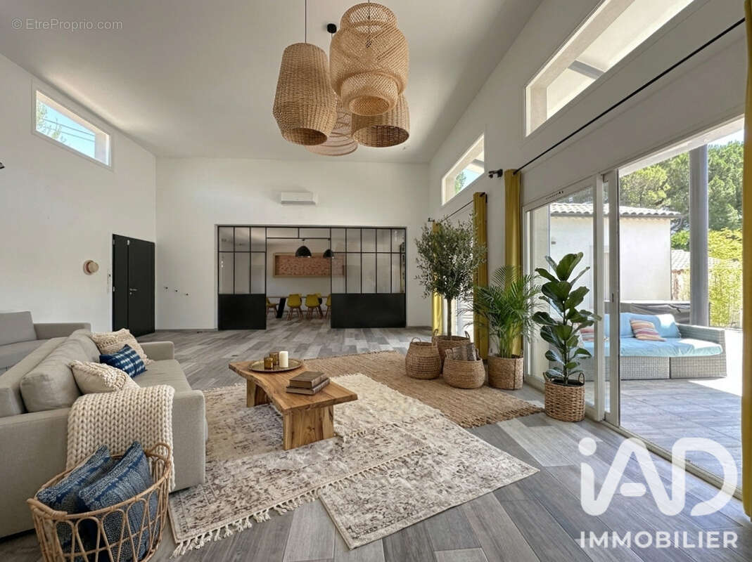 Maison 210 m² à Castillon-Du-Gard  - photo 4