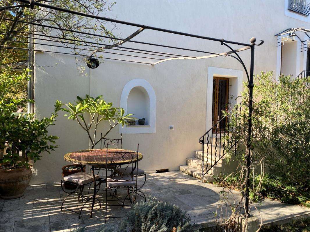 Maison à LE PUY-SAINTE-REPARADE