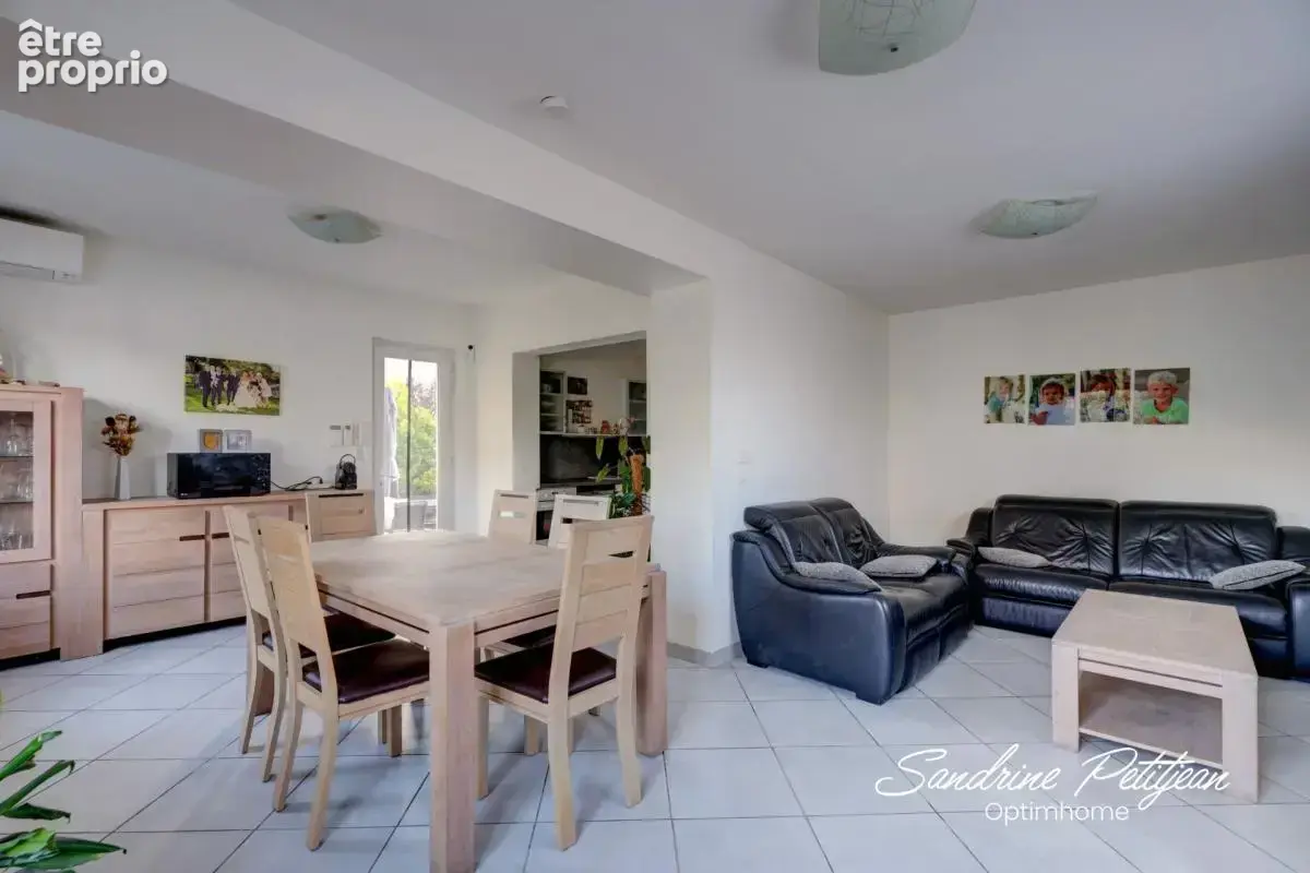 Maison à vendre 94 m² - 5 pièces - parcelle 469 m² - Vaulx en Velin Secteur Rize - photo 4