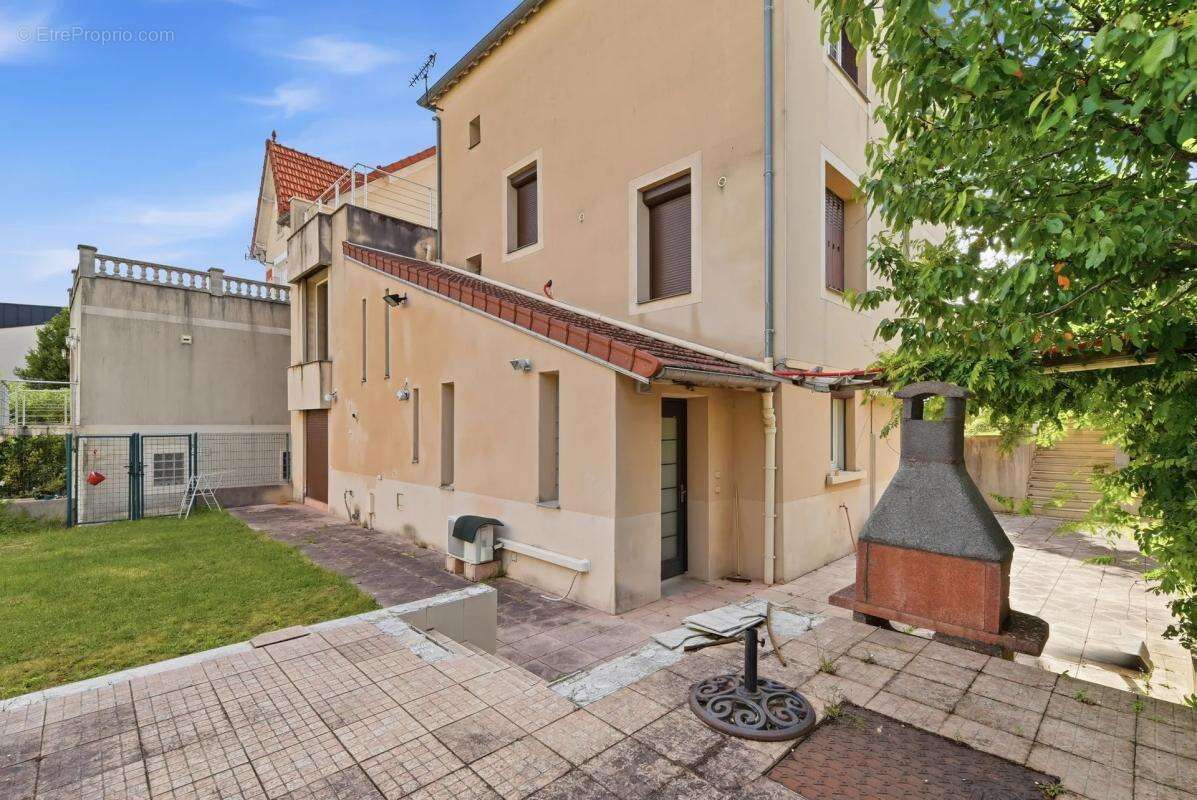 Maison à CHATILLON