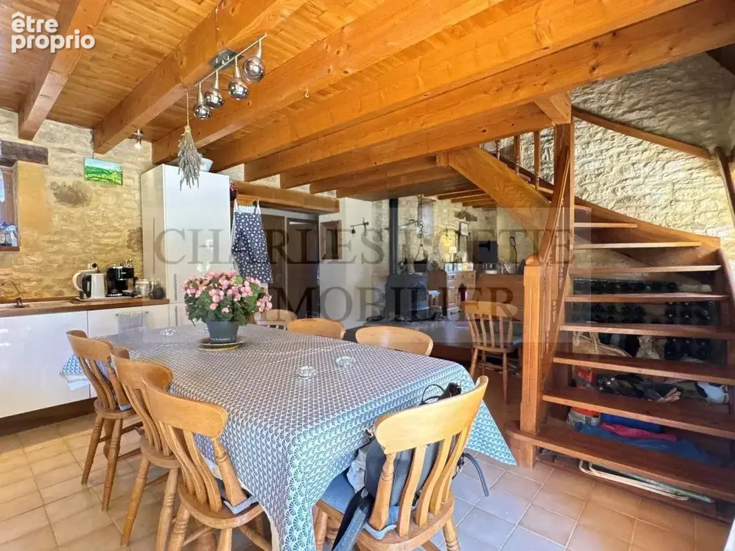 Charmante maison en pierre avec piscine, sur un terrain de 3800 m² , aux portes d’un village vivant de la Bouriane. - photo 9