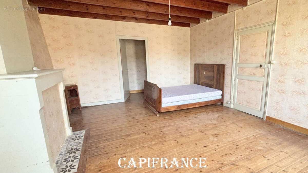 Maison charentaise en pierre à rénover - 9 pièces - 190 m² habitables - 5 chambres - Dépendances & Grenier Réhabilitable - MORAG - photo 7