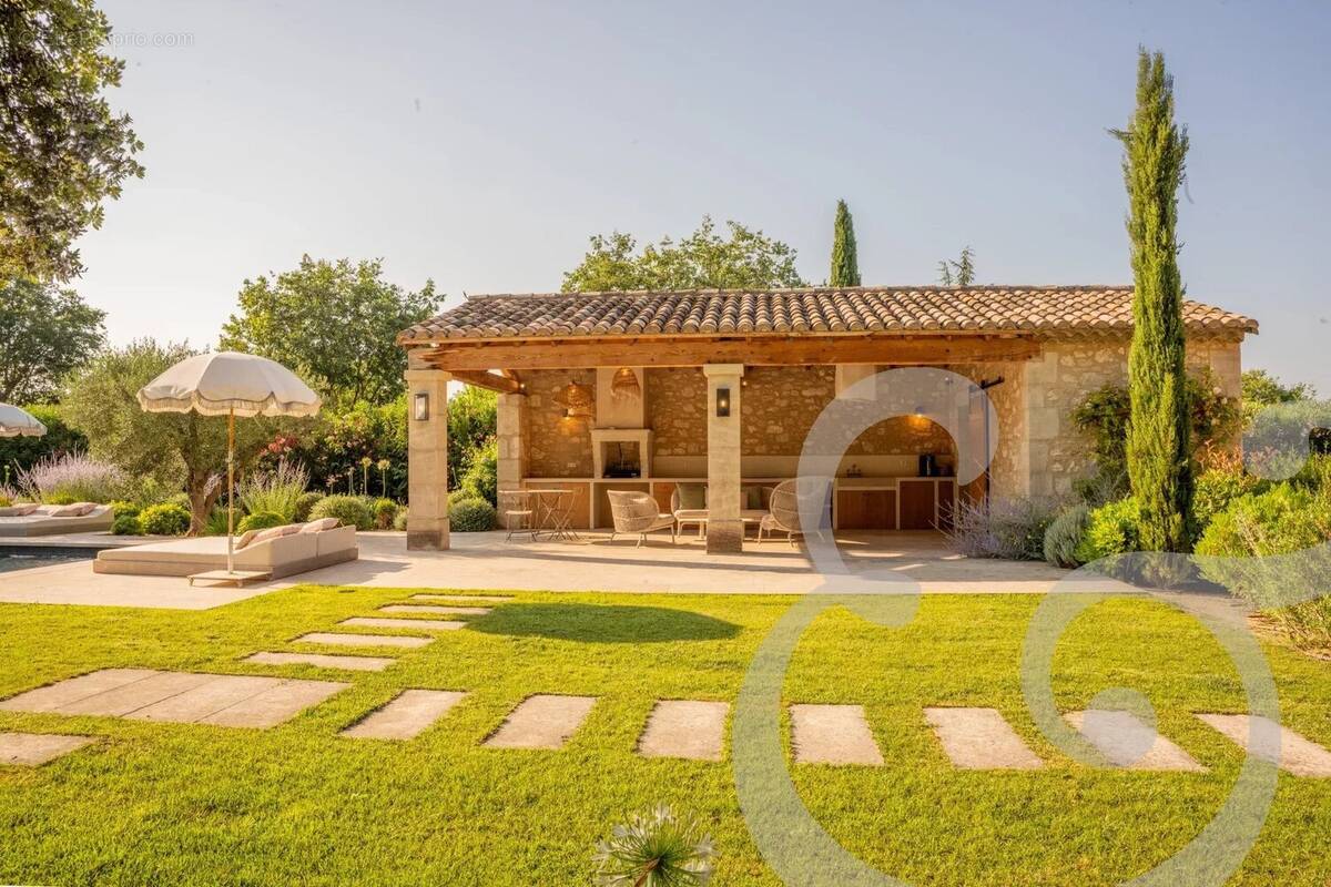 Maison à MAS-BLANC-DES-ALPILLES