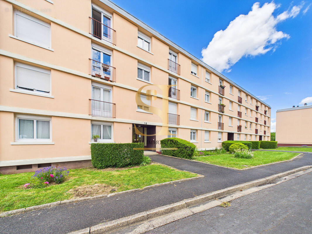 Appartement à SAINTE-GENEVIEVE-DES-BOIS