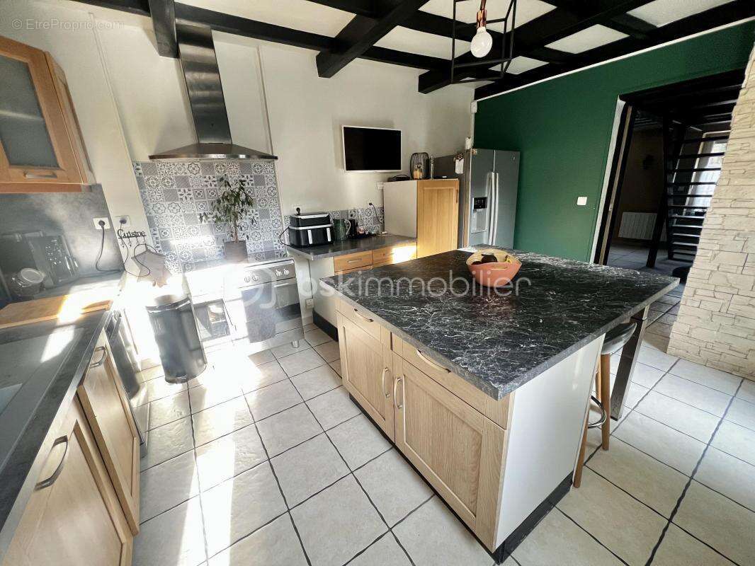 Maison à CRECY-LA-CHAPELLE