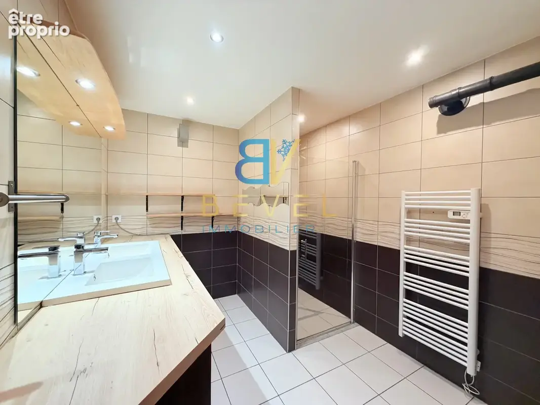 (73) Saint-Julien-Mont-Denis - Centre Village - Rare Appartement T2 bis - Grande chambre - Spacieuse terrasse - photo 11