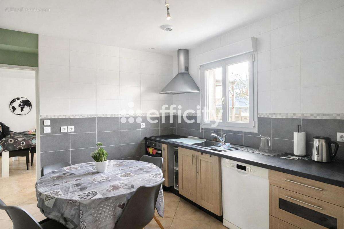Maison 123 m² à Semussac  - photo 4