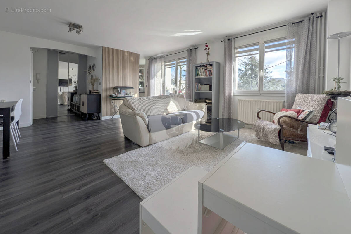 Appartement à SAINT-MAUR-DES-FOSSES