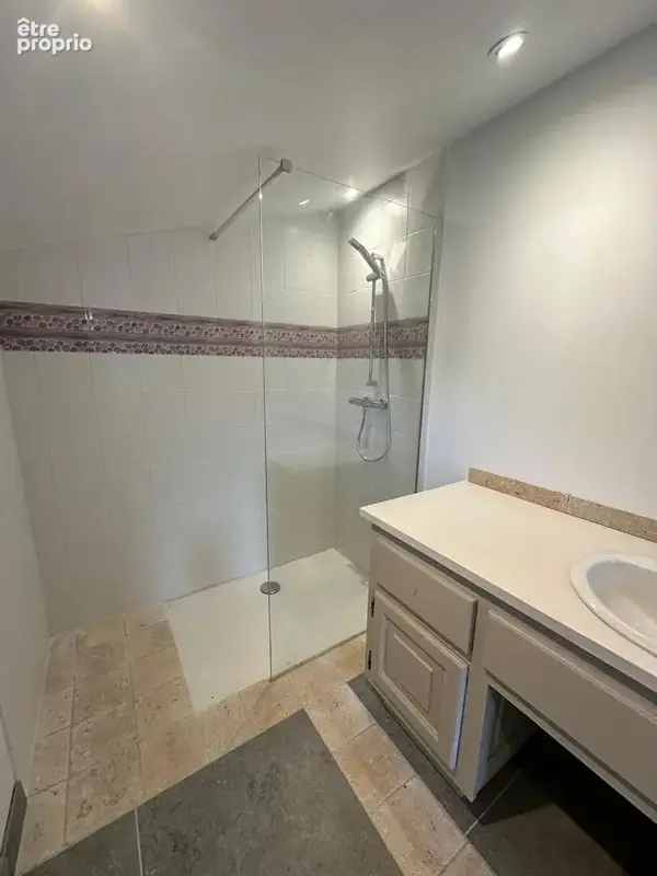 Belle batisse en pierre entiérement rénovée de 245 m², grange et terrain. - photo 15