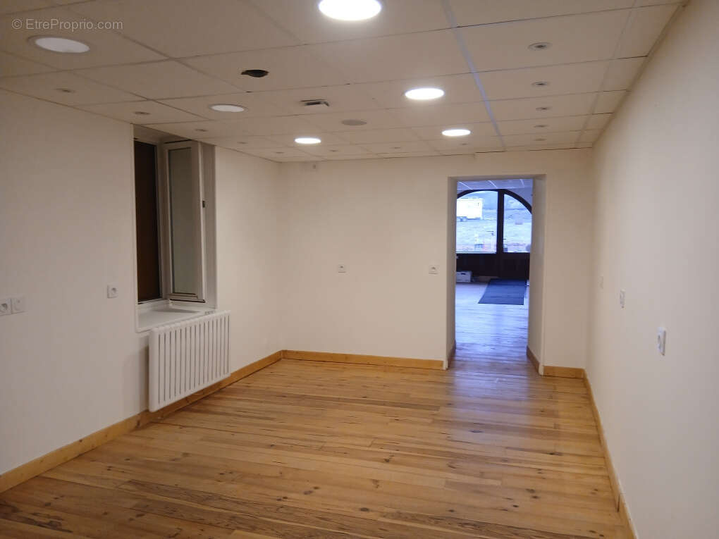 Autre à LA CHAMBRE