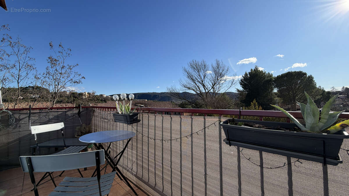 Appartement à GREOUX-LES-BAINS