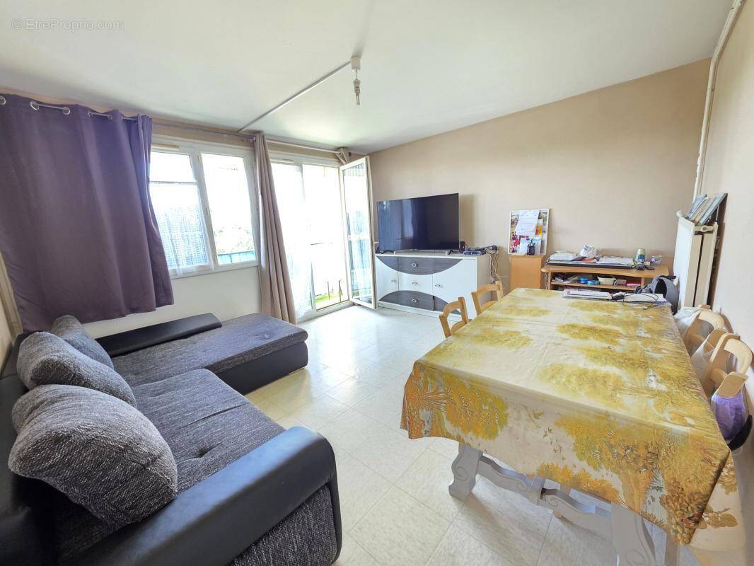 Appartement à SAINT-ETIENNE-DU-ROUVRAY