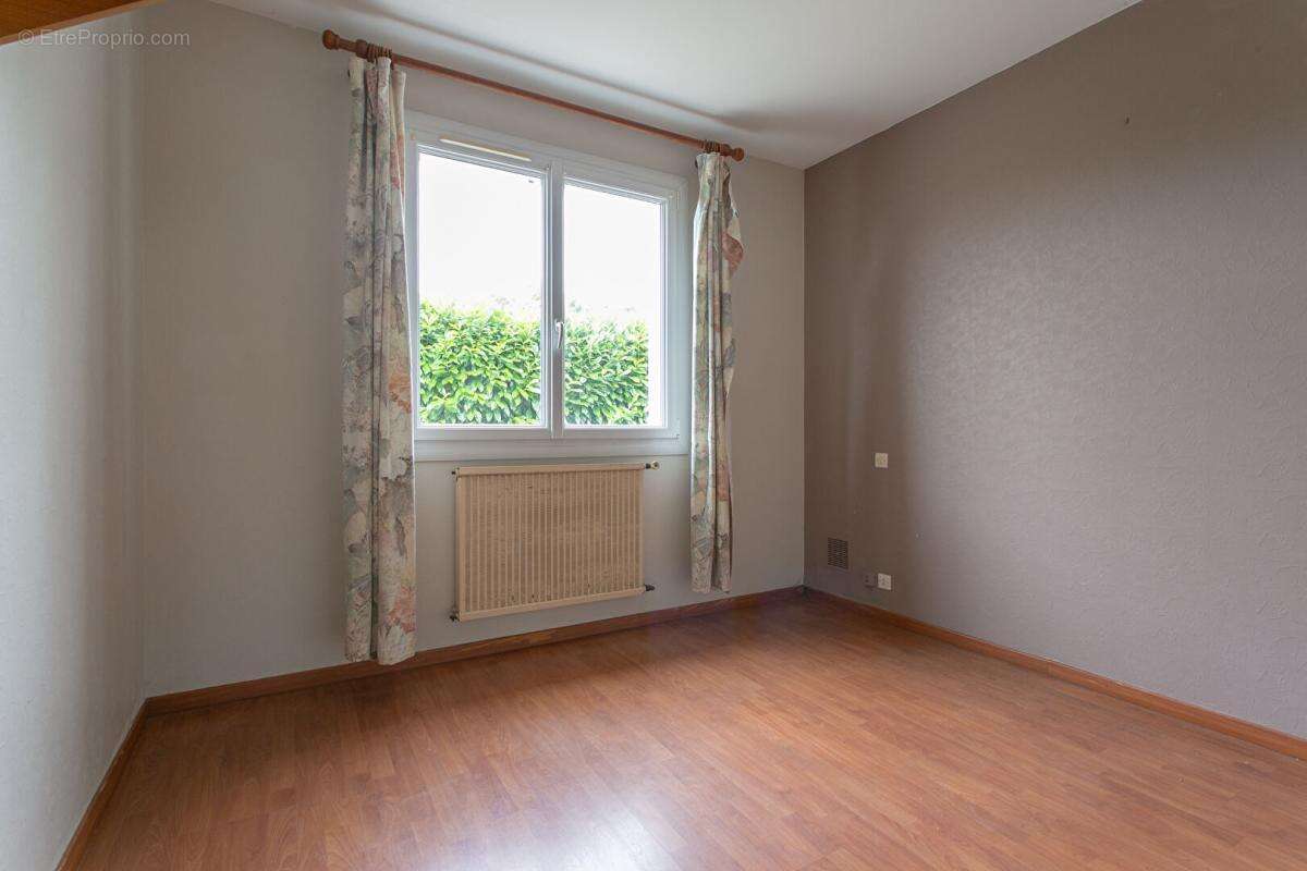 Maison Gorges 4 P . 3 Chs . 84.7 M² . Garage . T 545 M² . Terrasse - photo 6