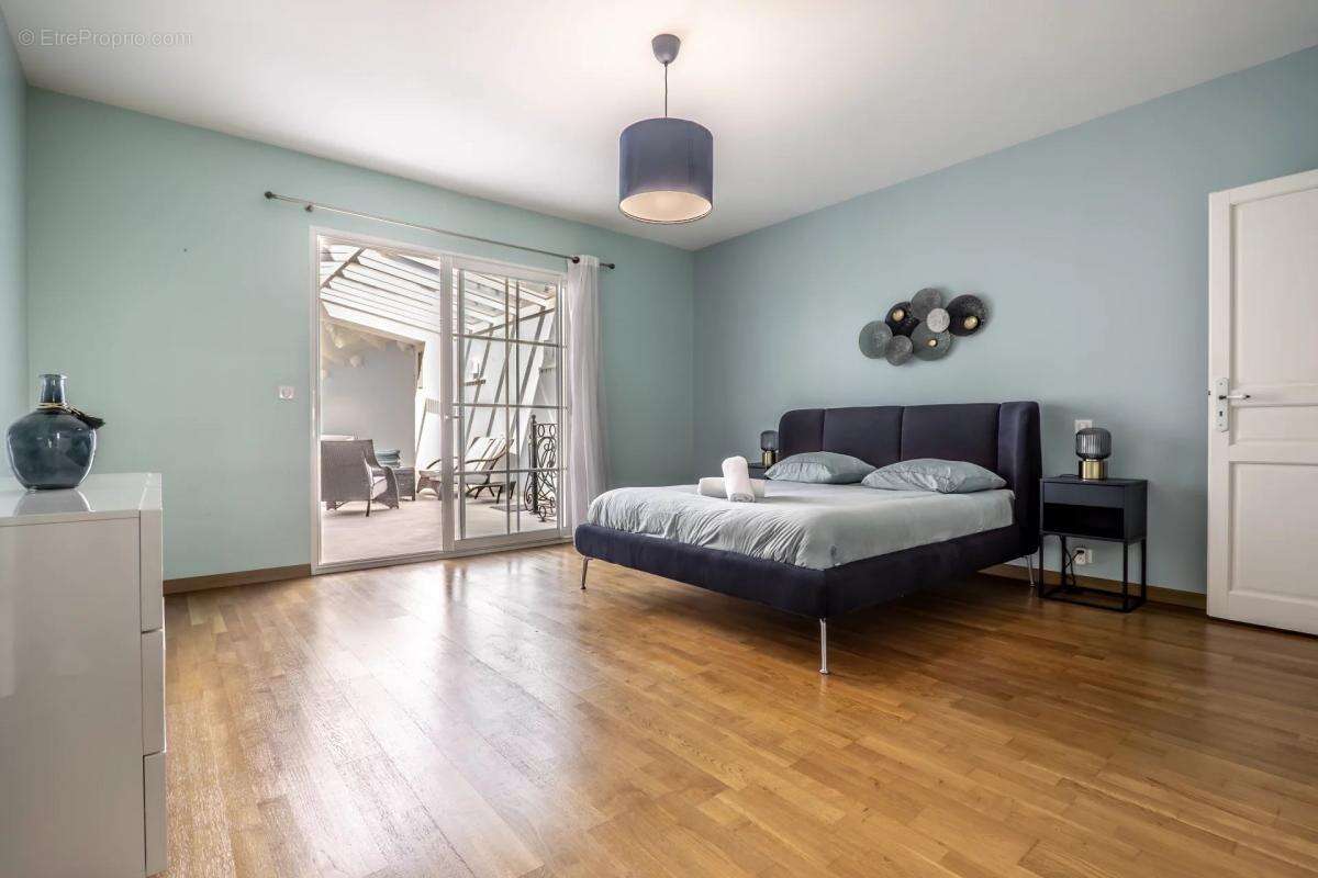 Maison à VILLENEUVE-LE-COMTE