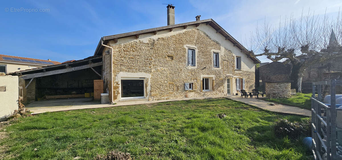 Maison de caractère, 288m2 hab. au cœur du village - photo 5