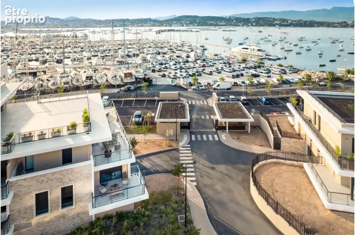 Saint-Mandrier-Pin-Rolland - Appartement de standing type 3 vue mer avec terrasse & garage - photo 17