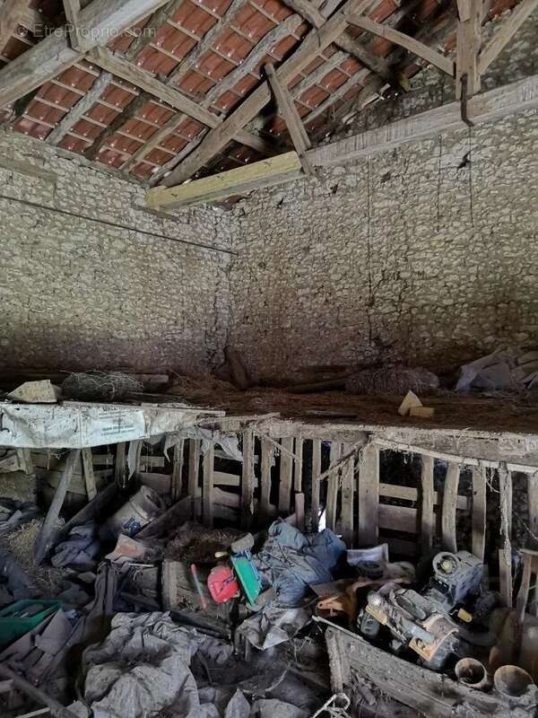 Maison à LEGUILLAC-DE-L&#039;AUCHE