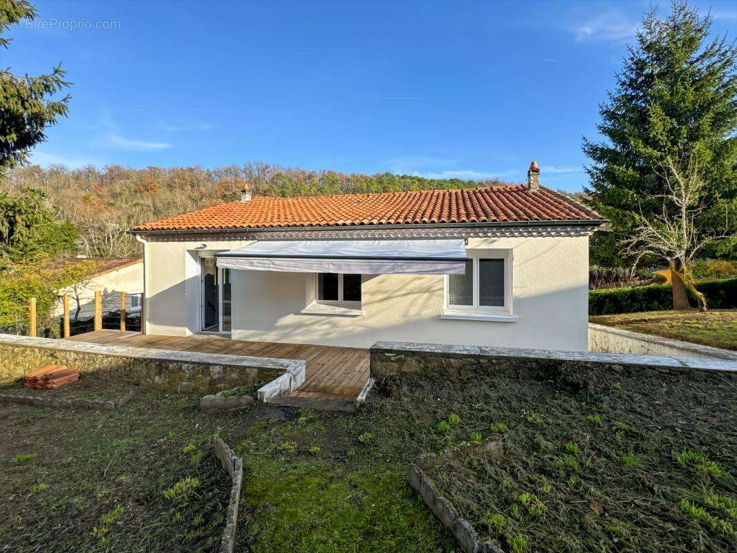 Maison à NOTRE-DAME-DE-SANILHAC