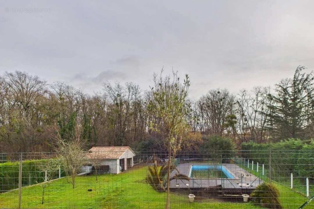 A vendre jolie maison à faible émission avec grand jardiin, atelier, garage et piscine - photo 14