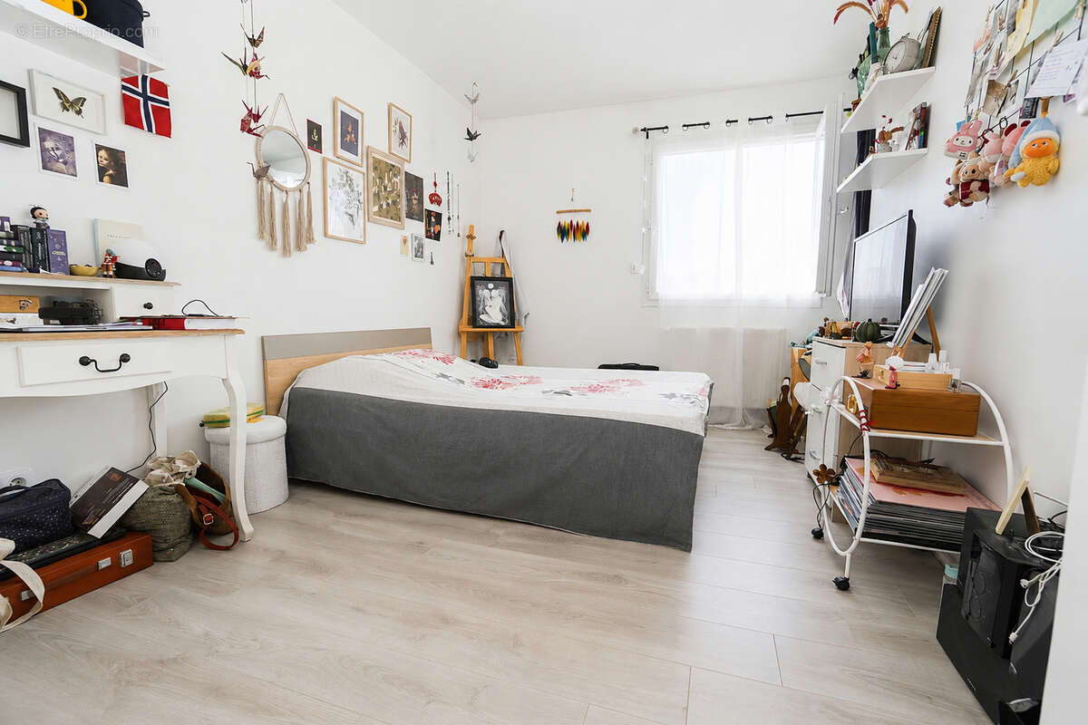 Maison 140 m2, chambre pl. pied - photo 7