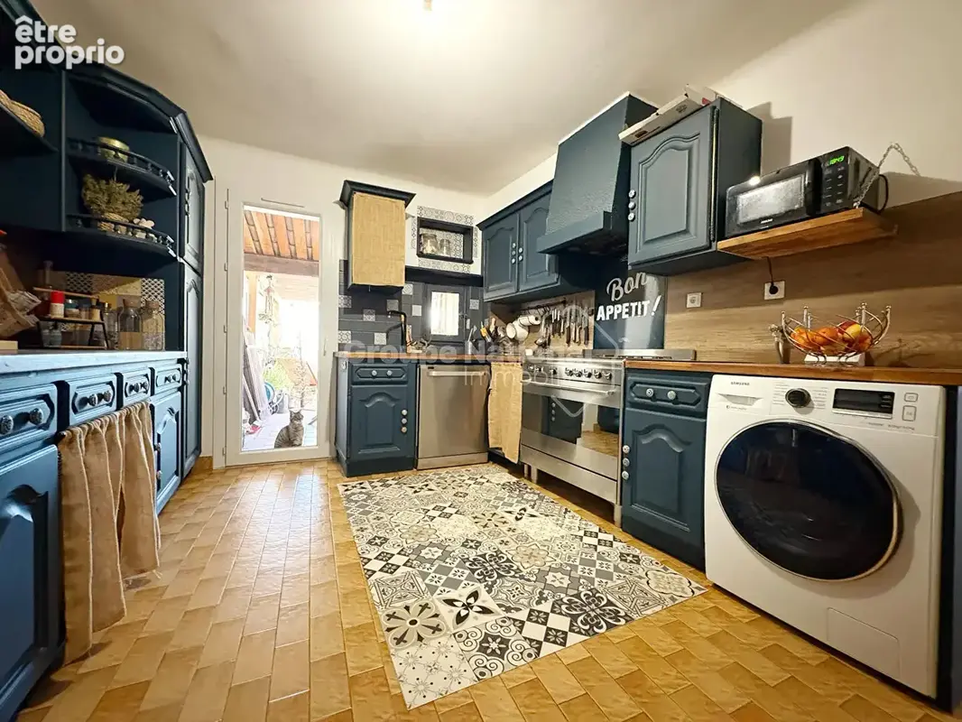 Maison de ville - 161 m²  - Coeur du village d'Eyguières - photo 4