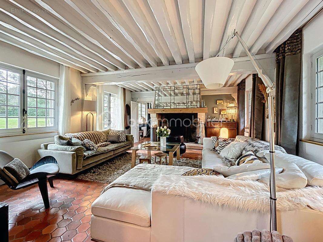 Ensemble immobilier de caractère avec dépendances et 7300 m² - photo 3