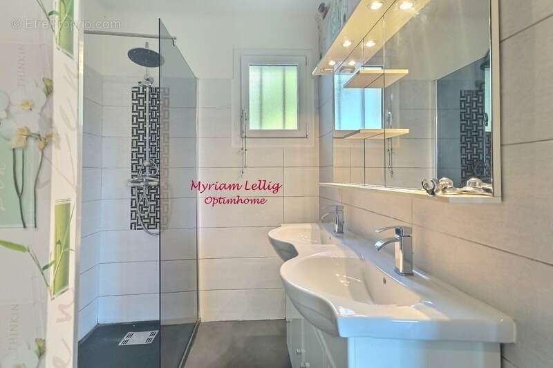 Maison à LA BONNEVILLE-SUR-ITON