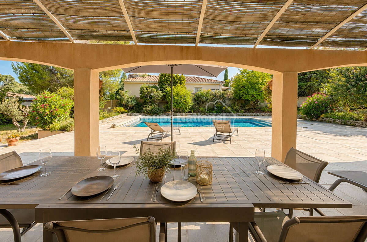 Exclusivité à Ensuès-la-Redonne : Une maison où l'on vit en vacances toute l'année - photo 2
