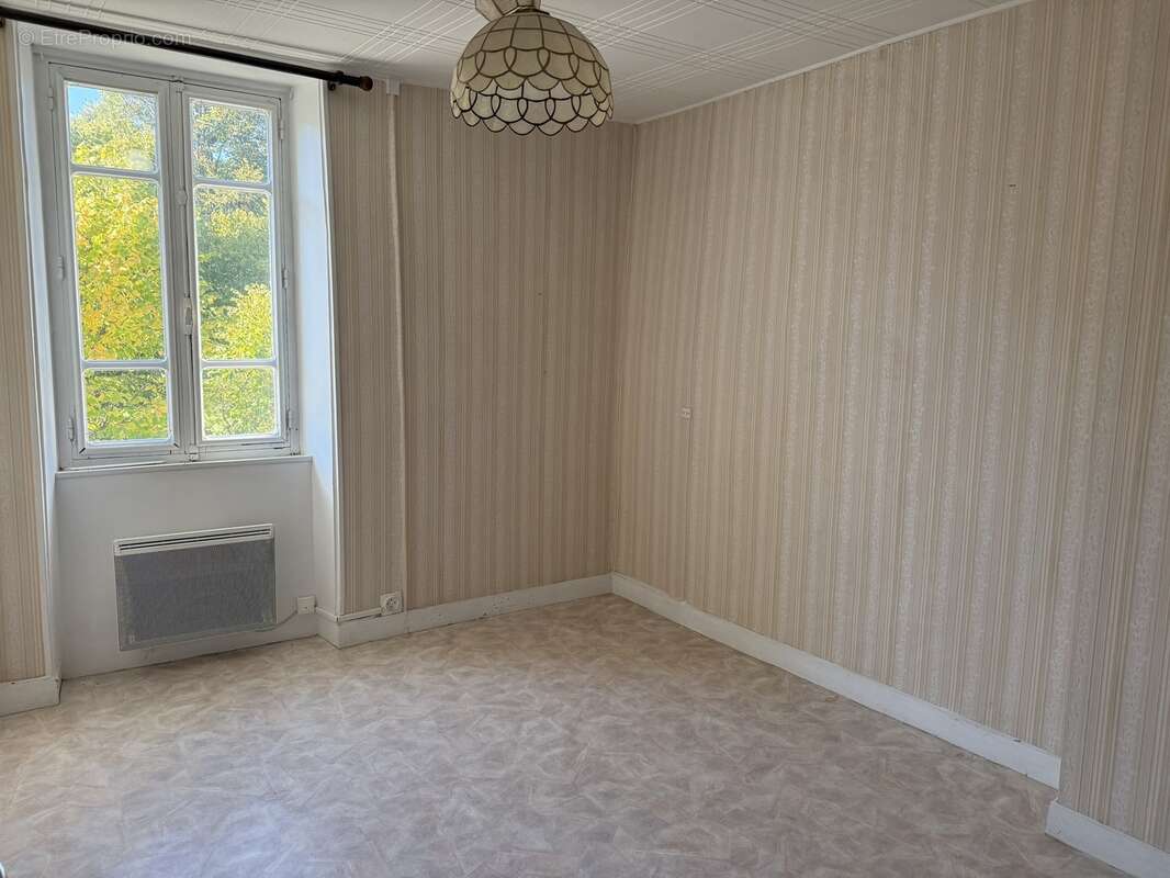 Maison à PEYRAT-LE-CHATEAU