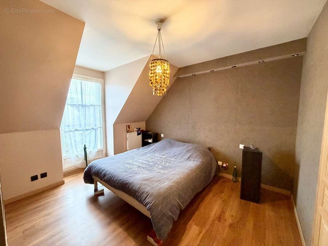 Maison à SAVIGNY-LE-TEMPLE