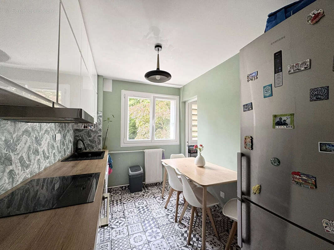 Appartement De 78,40m2 Rénové Avec Jardin, Proche Lycée International Et Collège Des Hauts Grillets - photo 3