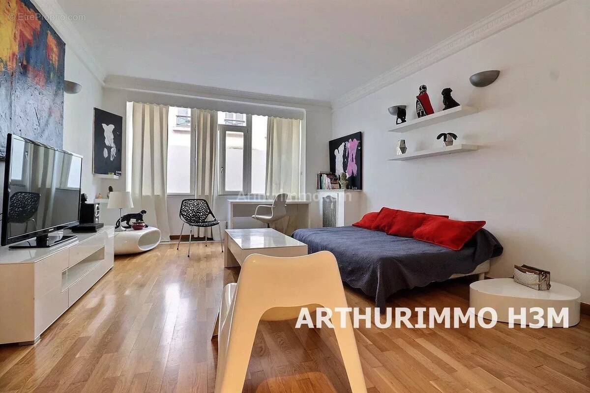 Appartement à PARIS-17E