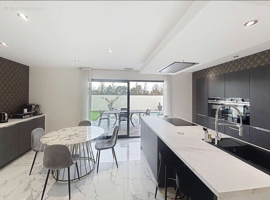 Maison recente de plain pied de 152 m² - photo 2
