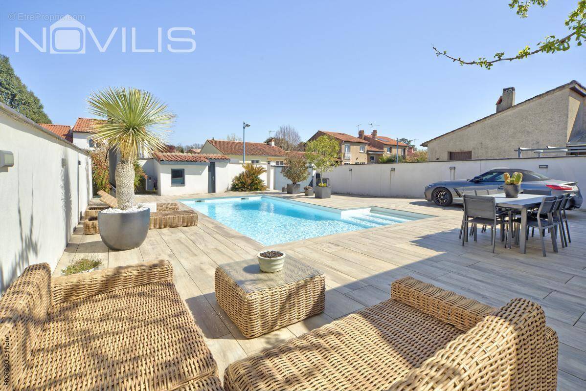 Maison à CASTELGINEST