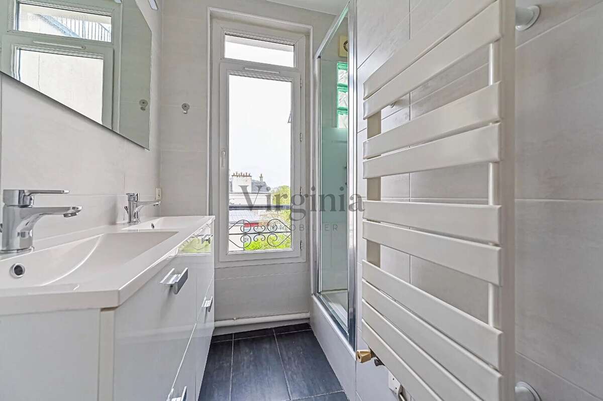 Appartement à CHARENTON-LE-PONT